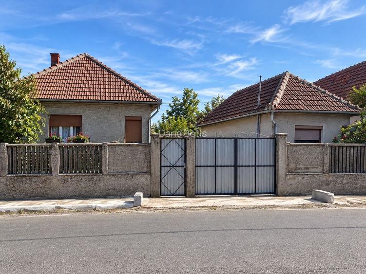 Casa cu 1430 mp teren, la 20 km de Oradea