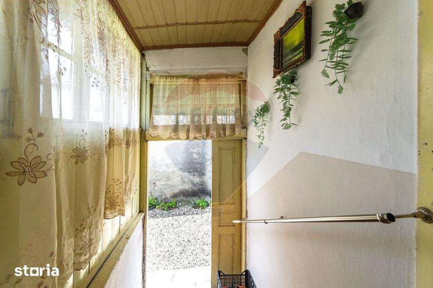 Casă cu 5 camere cu Teren 1995 Mp în Jibert