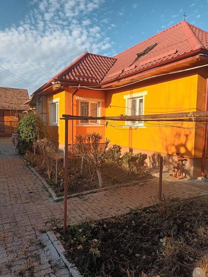 Casă cu 4 camere în Stupini