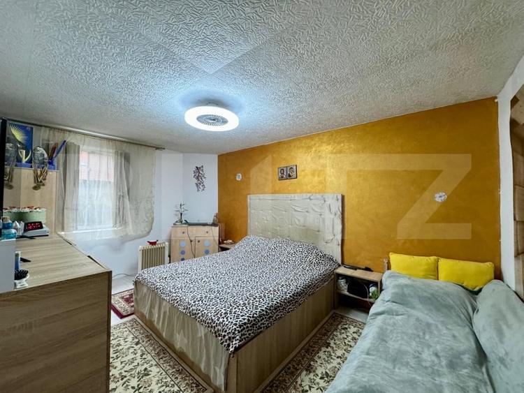 Apartament 2 camere, curte comună - zonă centrală - 1