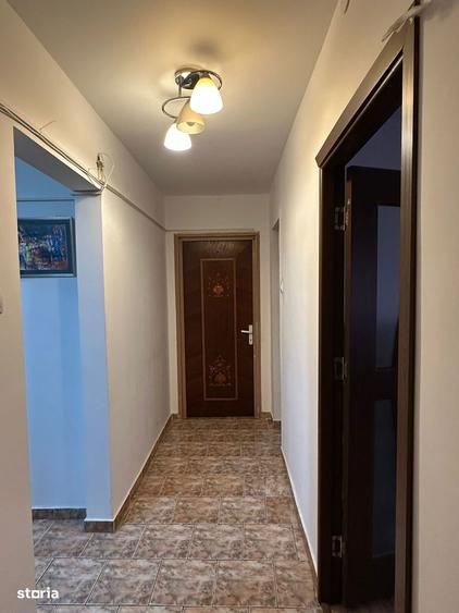 Apartament cu 4 camere decomandat, mobilat în Titan