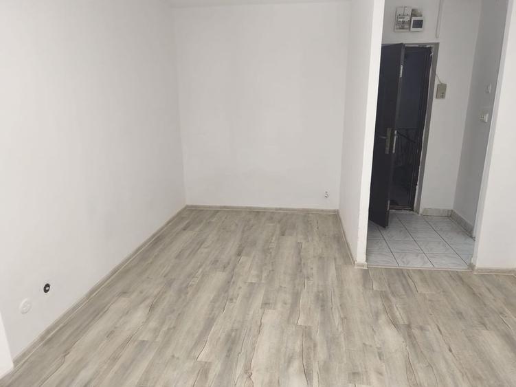 Garsonieră semidecomandată în Teiul Doamnei