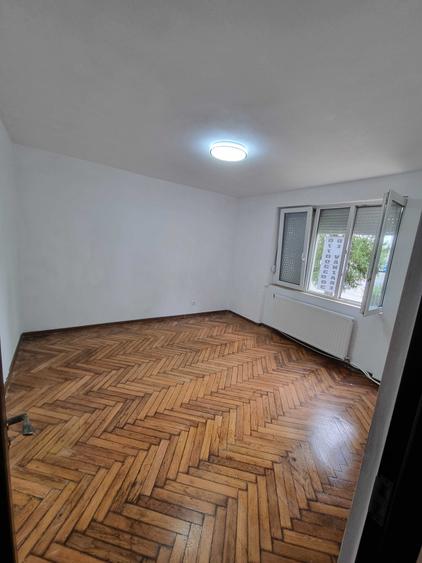 Apartament cu 2 camere decomandat în Botizului