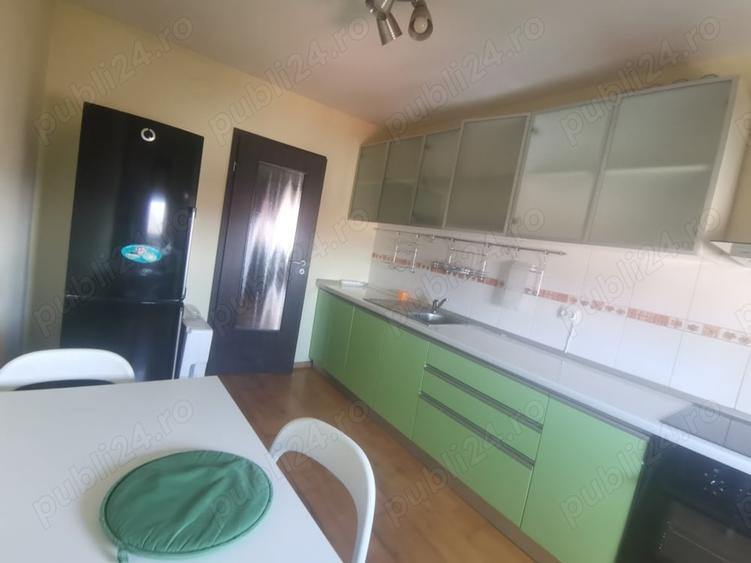 Apartament cu 4 camere decomandat în Central