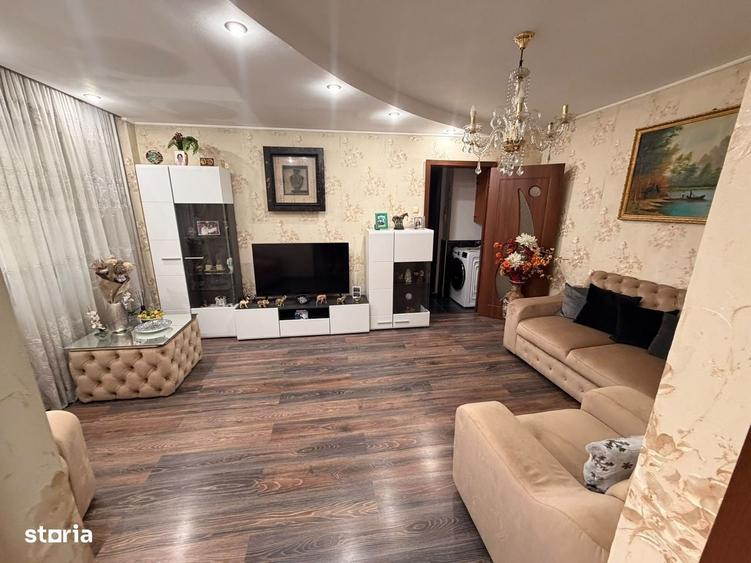 Apartament cu 4 camere semidecomandat în Crângași
