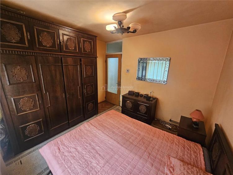 Apartament cu 4 camere decomandat în Central