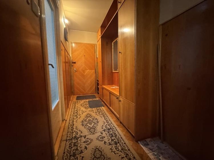 Apartament cu 2 camere semidecomandat, mobilat în Dâmbovița