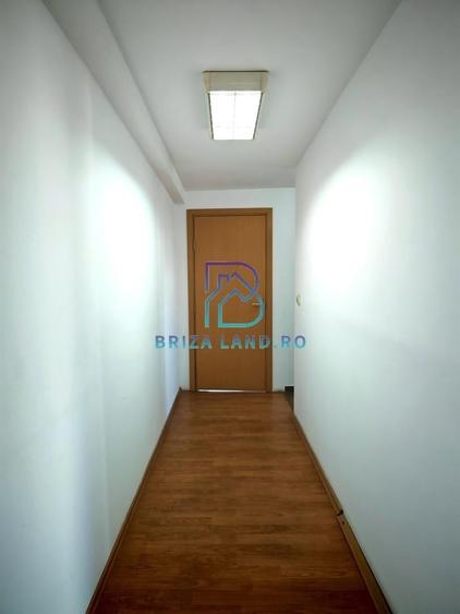 Casă individuală cu 10 camere cu Canalizare în 1 Mai