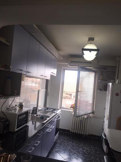 Apartament cu 3 camere decomandat în Cantemir