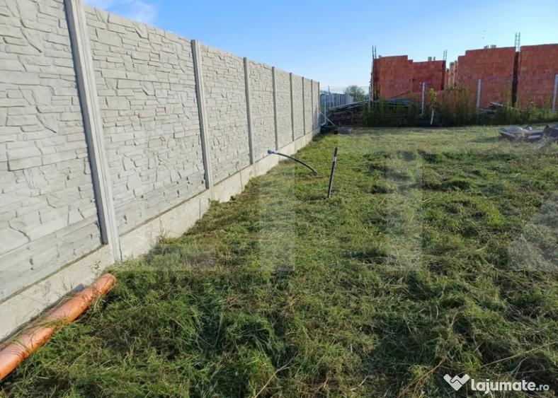 Teren de 703 mp, în Sânmihaiu German