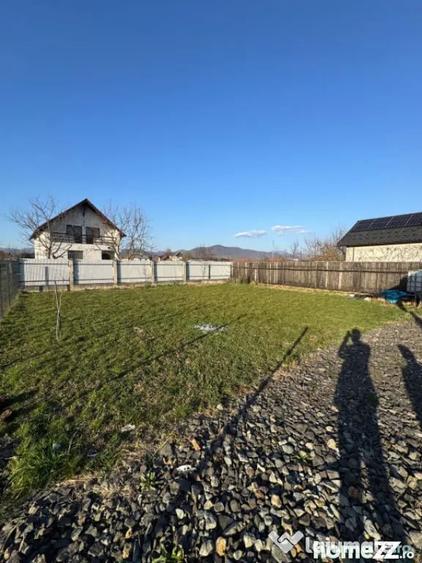 Casă cu 7 camere cu Teren 670 Mp în Săsar