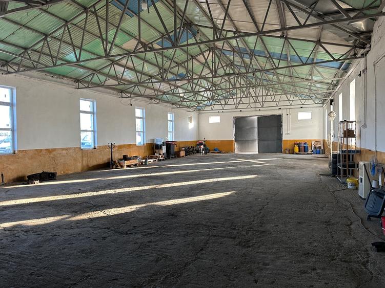 Spațiu industrial, de 700 mp, în Exterior Est