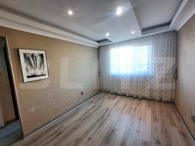 Apartament cu 3 camere semidecomandat, mobilat în Florilor