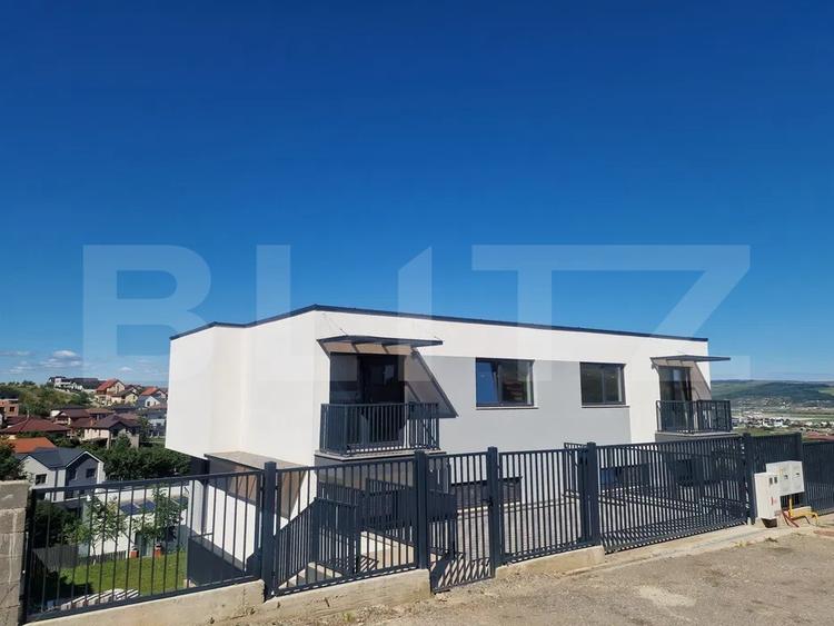 Duplex cu 5 camere cu Canalizare în Dezmir