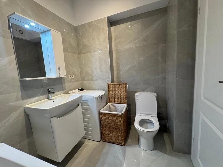 Apartament cu 2 camere decomandat în Parcul Carol
