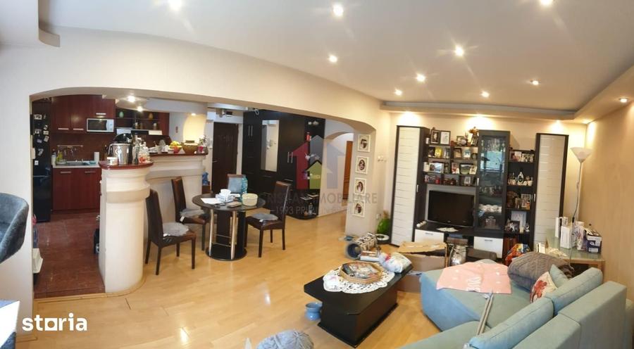 Apartament cu 3 camere, mobilat în Republicii