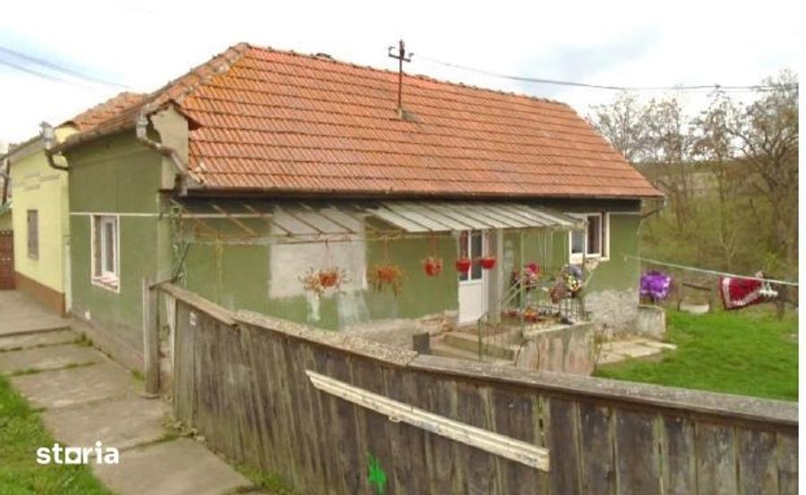 Casă cu 2 camere cu Teren 871 Mp în Central