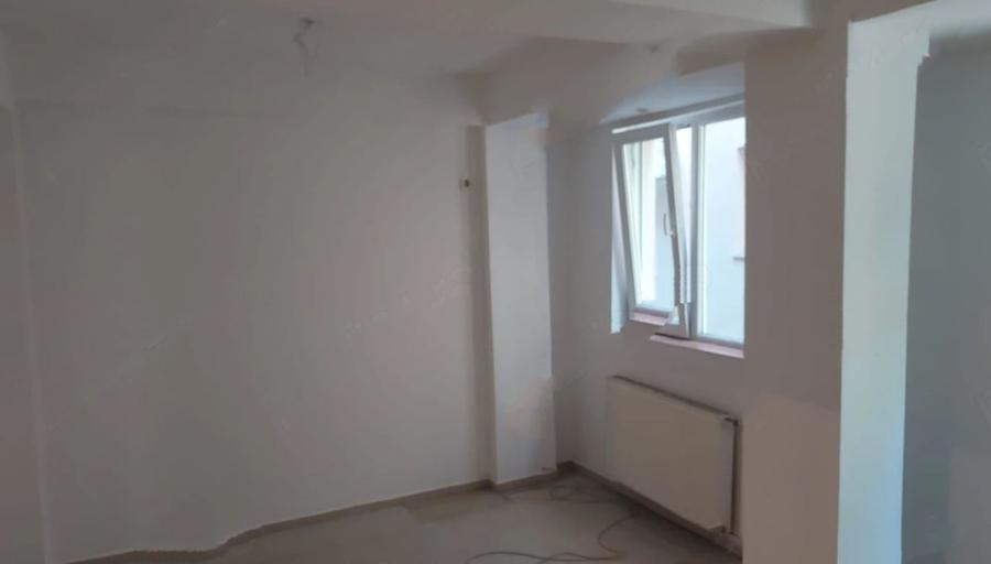 Apartament cu 2 camere decomandat în Splaiul Unirii