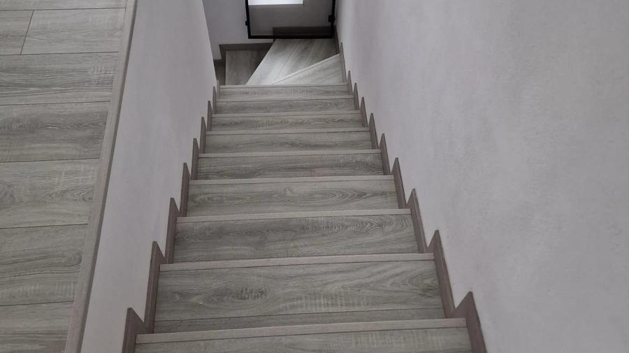 Duplex cu 3 camere cu Canalizare în Ulmi