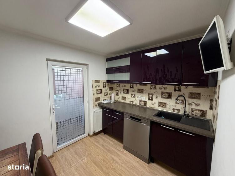 Apartament cu 3 camere decomandat în Rovine