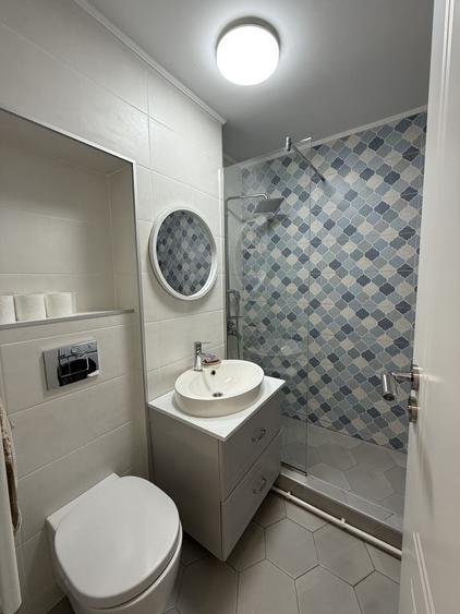 Apartament cu 3 camere semidecomandat în Crângași