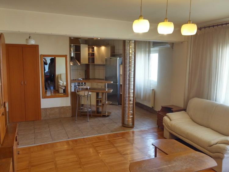 Apartament cu 2 camere decomandat în Republicii