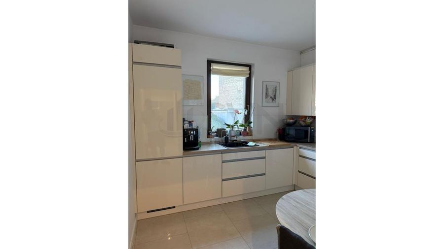 Apartament cu 4 camere decomandat, mobilat în Dorobanți