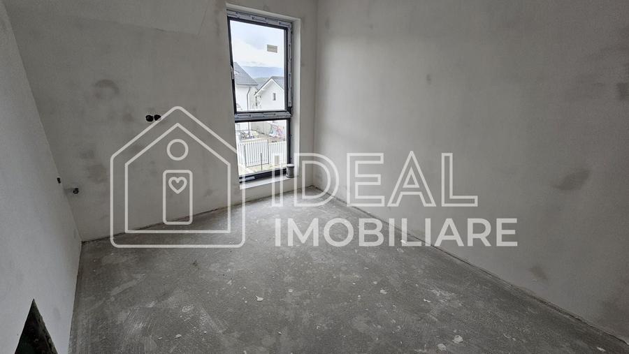 Duplex cu 4 camere cu Canalizare în Est
