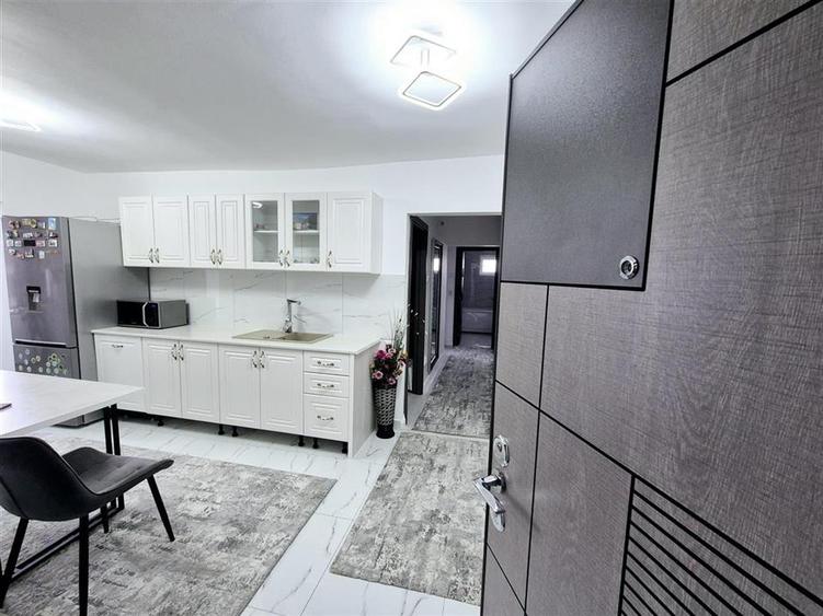 Apartament cu 3 camere decomandat, mobilat în Cug