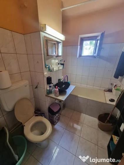 Apartament cu 2 camere decomandat în Far
