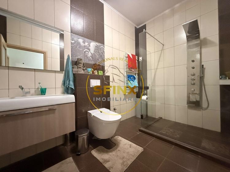 Casă individuală cu 8 camere cu Piscina în Șindrilița