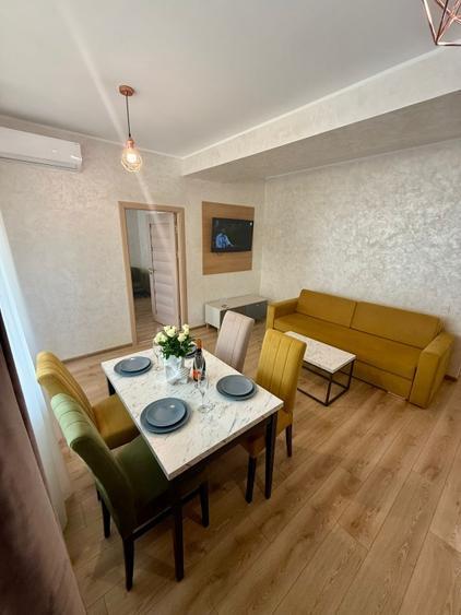 Apartament cu 4 camere decomandat, mobilat în Central