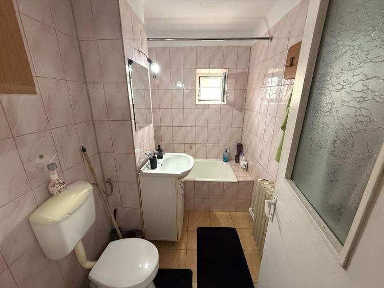 Apartament cu 3 camere semidecomandat, mobilat în Cetate