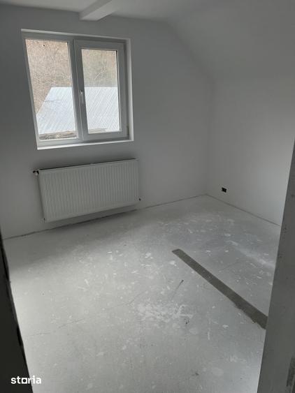 Casă cu 8 camere cu Teren 2100 Mp în Central