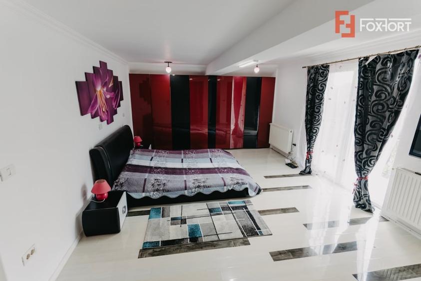 Casă individuală cu 8 camere cu Piscina în Jebel