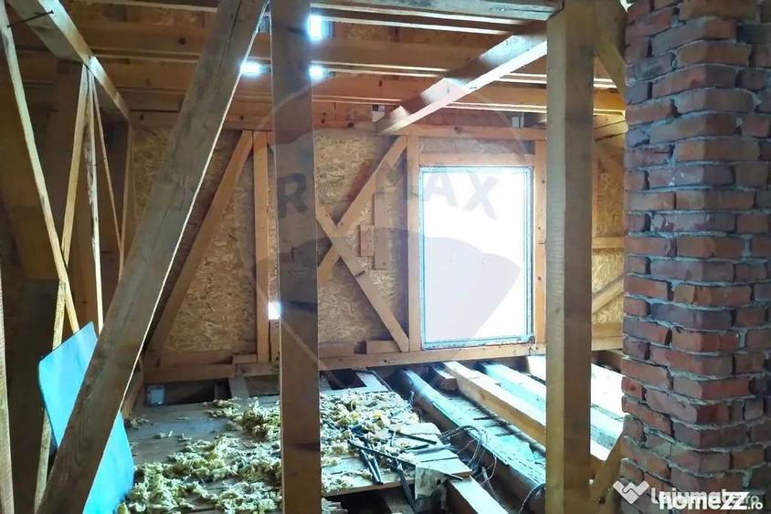 Casă cu 2 camere cu Teren 1000 Mp în Central