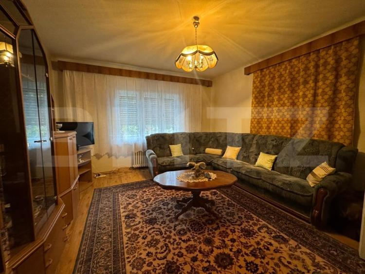 Casă individuală cu 6 camere cu Garaj în Hunedoara