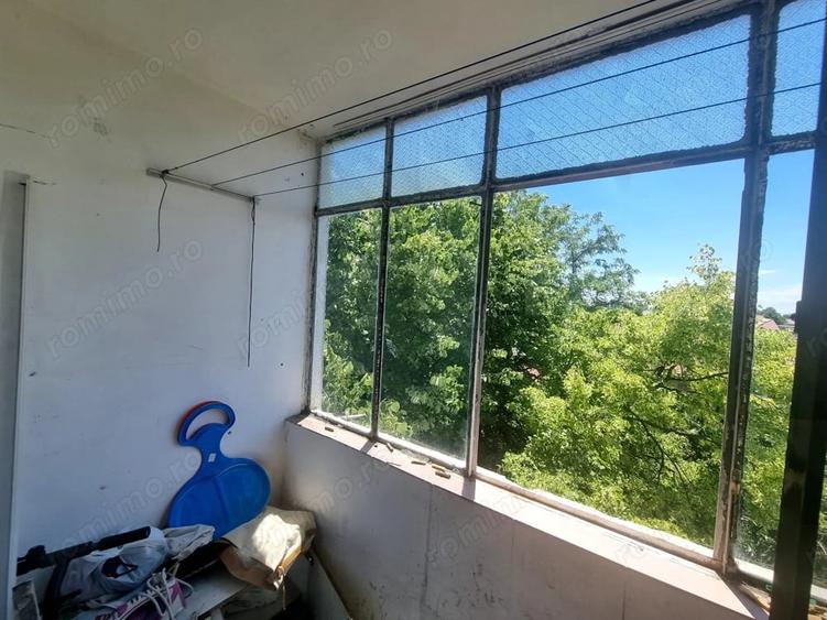 Apartament cu 2 camere nedecomandat în Km 4