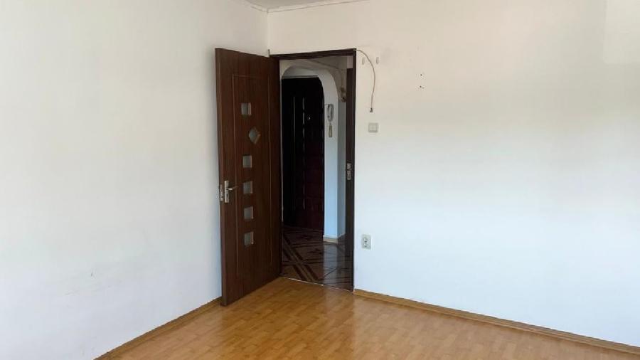 Garsonieră decomandată în Drumul Taberei
