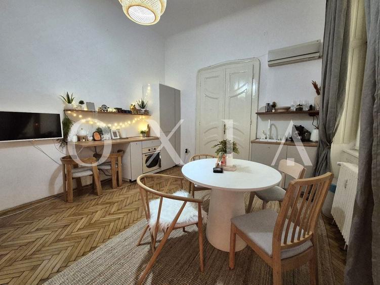 Apartament cu 3 camere semidecomandat, mobilat în Central