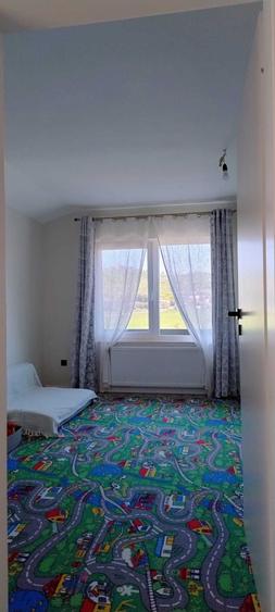 Apartament cu 4 camere decomandat în Sânnicoară