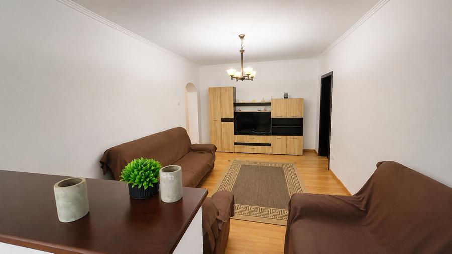 Apartament cu 4 camere decomandat, mobilat în Tătărași