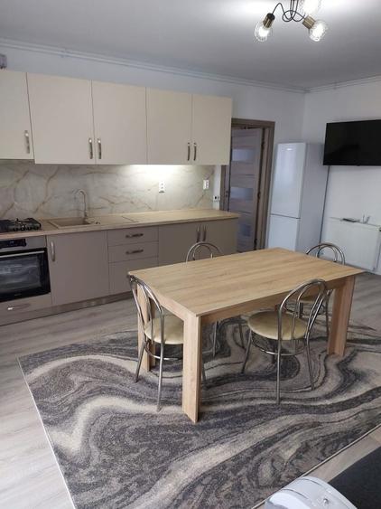 Apartament cu 3 camere decomandat în Florești