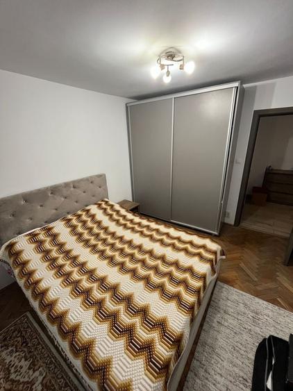 Apartament cu 4 camere decomandat, mobilat în Trocadero
