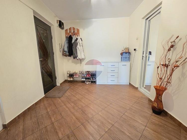 Apartament cu 2 camere decomandat, mobilat în Central