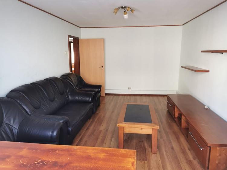 Apartament cu 3 camere decomandat în Turnișor