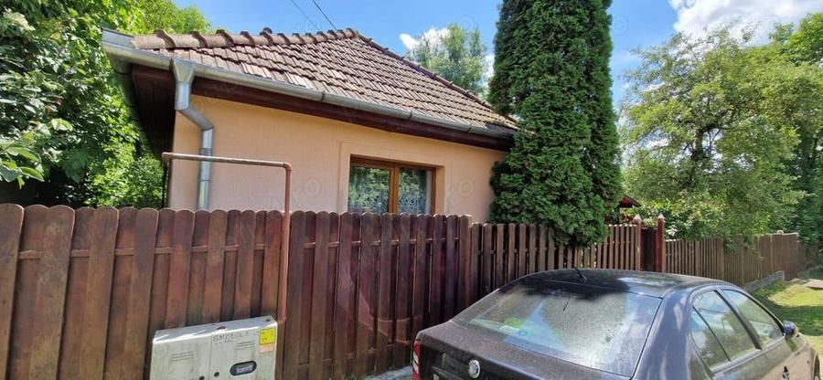 Casă cu 2 camere cu Teren 700 Mp în Sânger