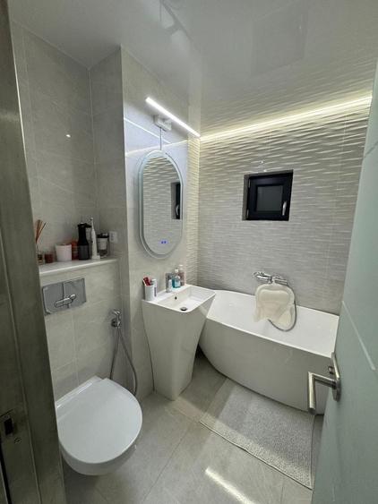 Apartament cu 2 camere decomandat în Micro 21