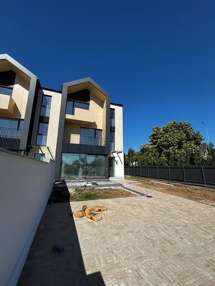 Casă cu Teren 200 Mp în Pantelimon