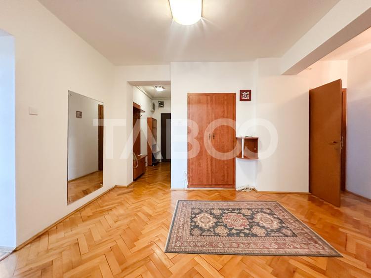 Apartament cu 4 camere semidecomandat, mobilat în Zorilor